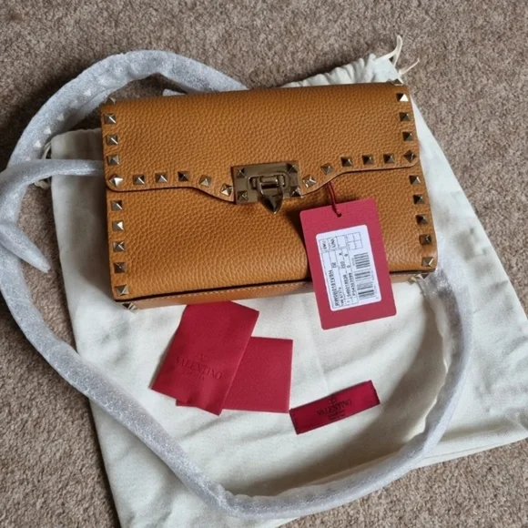 SOLD-💜Host Pick💜BWT Valentino Garavani ROCKSTUD GRAINY CALFSKIN CROSSBODY BAG - Picture 9 of 14